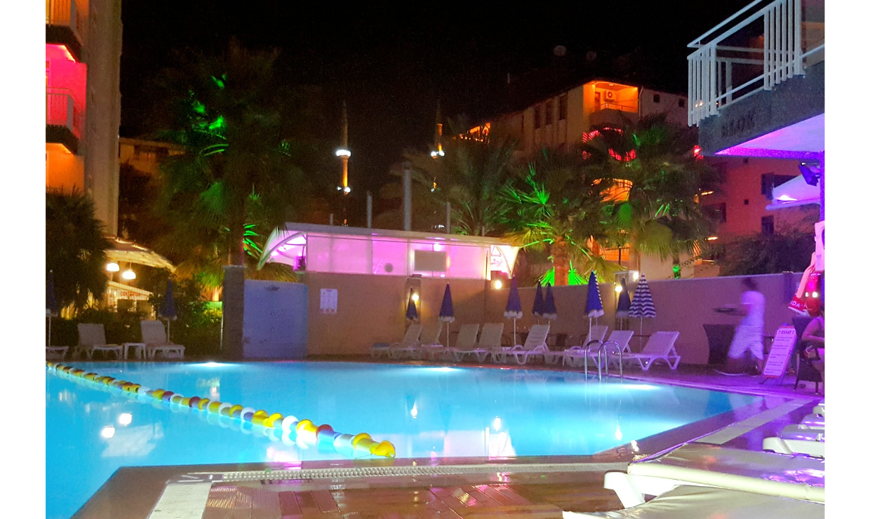 Carmen-Suite-Apart-Otel-Residence-Pool-20