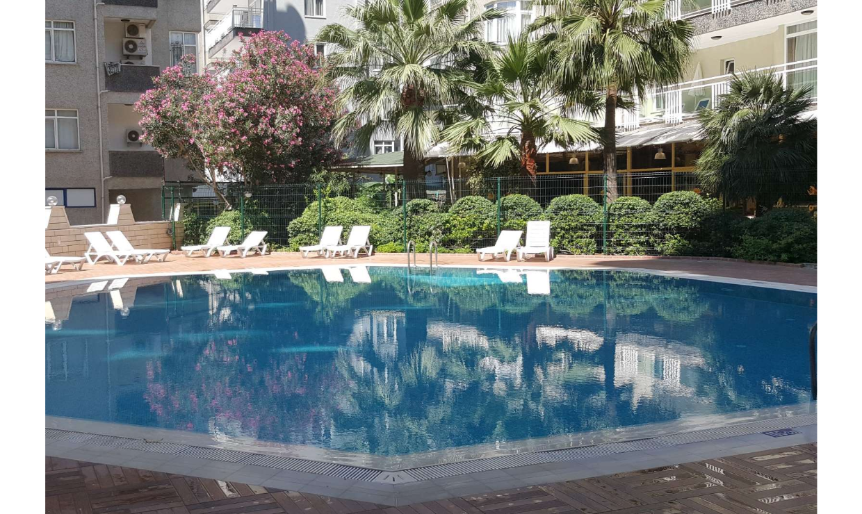 CarmenOtelPool1_1