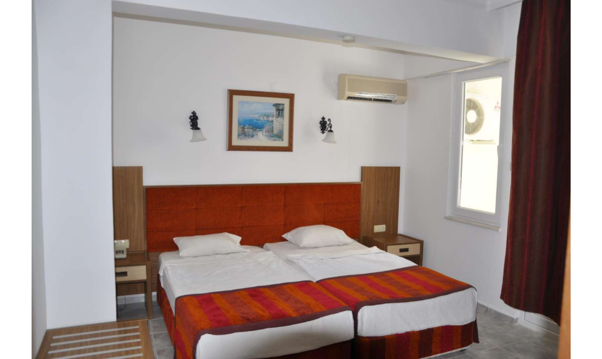 CarmenOtelRoom1_1